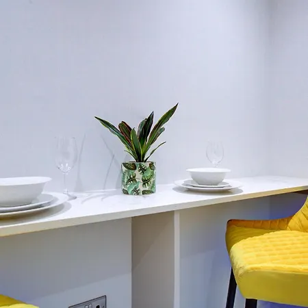 Apartment Hybrid Resi - Near Heathrow Airport With Onsite Car Parking Uxbridge