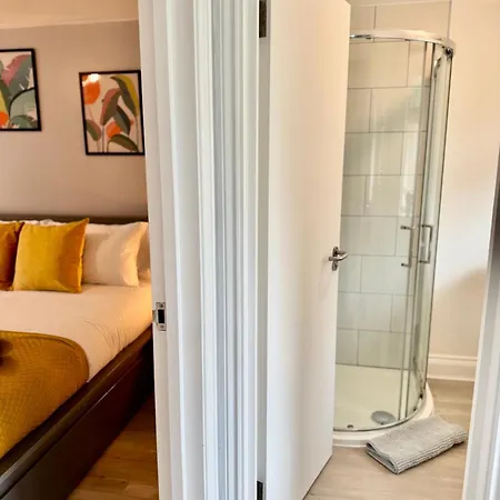 Garden 1-bed Flat 30min To Downtown & Free Parking