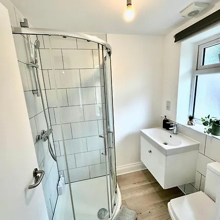 Garden 1-bed Flat 30min To Downtown & Free Parking