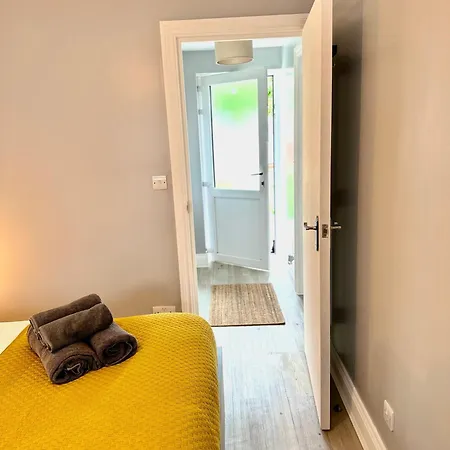 Garden 1-bed Flat 30min To Downtown & Free Parking Appartement Londres