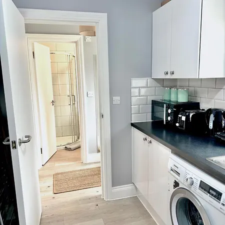 Garden 1-bed Flat 30min To Downtown & Free Parking