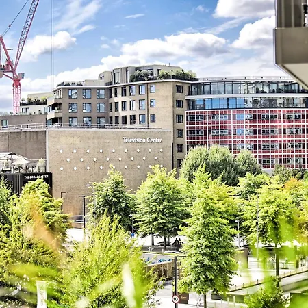 公寓 Luxury 2-bed 2-bath -white Living -steps To Tube *