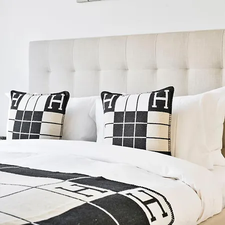 Luxury 2-bed 2-bath -white Living -steps To Tube