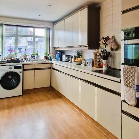 Cosy Single Bed In Morden London Homestay Morden (Greater London)