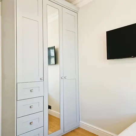 Homestay Cosy Single Bed In Morden London Morden (Greater London)