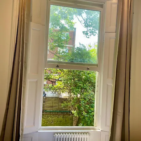 The Location! Holland Park לונדון
