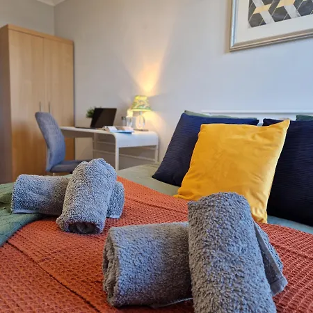 Modern Spacious 1 Bed Flat Westfield Shepherds Bush Free Wifi Apartment London