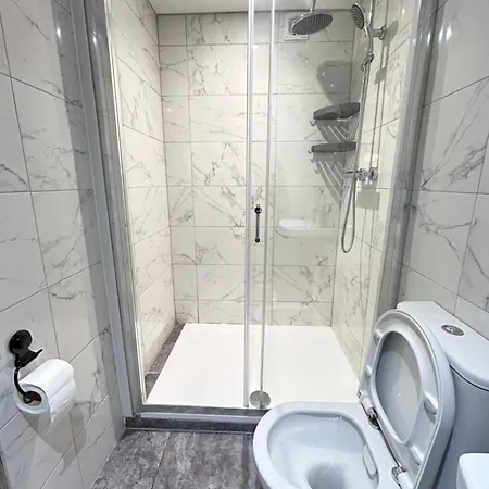 Modern 2-Bed Apartment, 8Min To Stratford Station, Sleeps 6 Apartment London