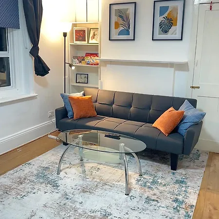 Apartment Modern 2-Bed Apartment, 8Min To Stratford Station, Sleeps 6 *