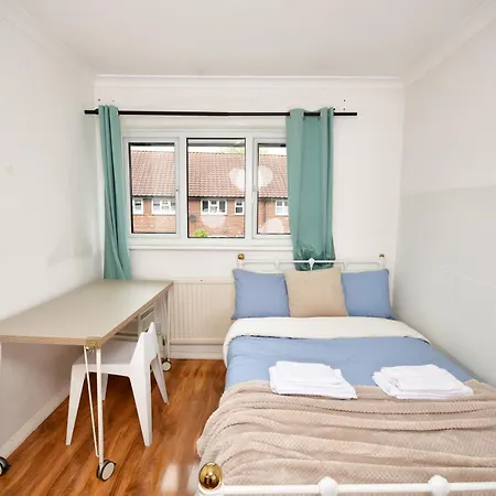 Homestay Ensuite In A House London