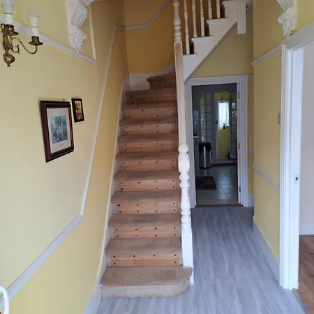 Privatunterkunft Town House- Close To London Train Station *