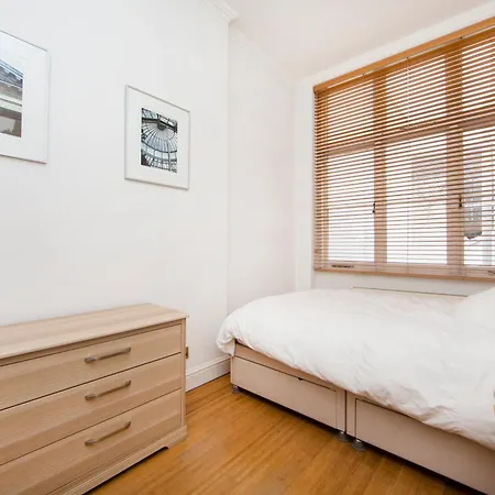 Apartment Cornwall Gardens London