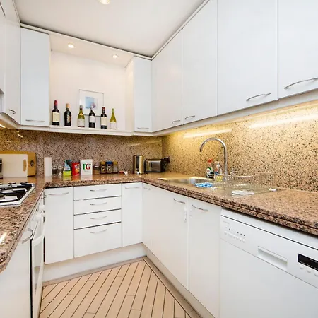 Cornwall Gardens Apartment *