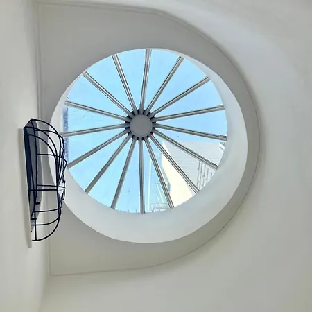 Spacious One-bedroom Flat In Westminster Near Embankment, *