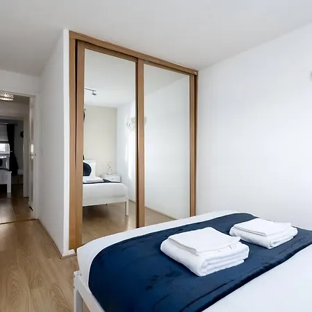 Luxury Two Bedroom River View In Canary Wharf Apartment *