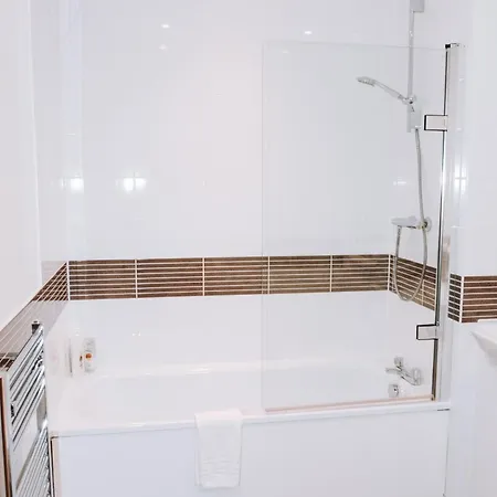Apartment Spacious And Luxury 2 Bed 2 Bath Just 5 Minutes Walk From The Underground London