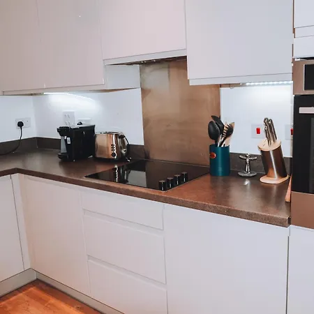 Apartment Spacious And Luxury 2 Bed 2 Bath Just 5 Minutes Walk From The Underground *