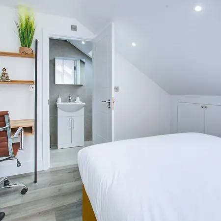 Hybrid Resi - London, Wandsworth Close To Clapham *