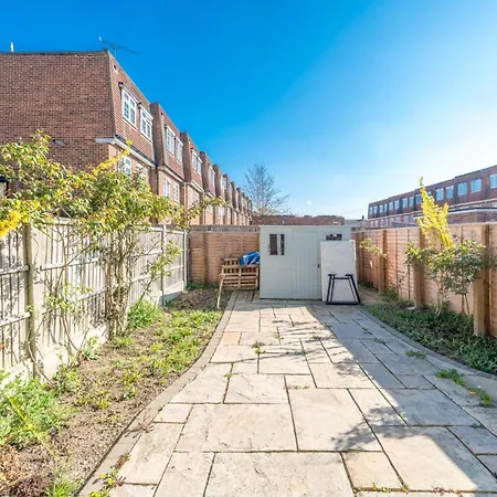 Beautiful In Greater London Holiday home Romford