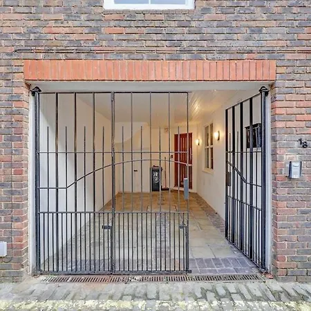 Elgin Mews North Beside Maida Vale Tube And Parking Long Term Bookings Semesterbostad