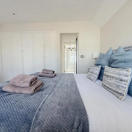 Stylish 3-bedroom Terrace House Near Earls Court