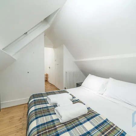 Boutique 2br With Roof Terrace Near Tube - West Kensington *