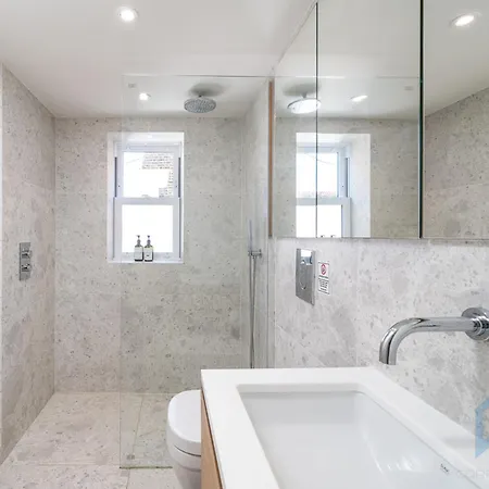 Boutique 2br With Roof Terrace Near Tube - West Kensington Apartment London