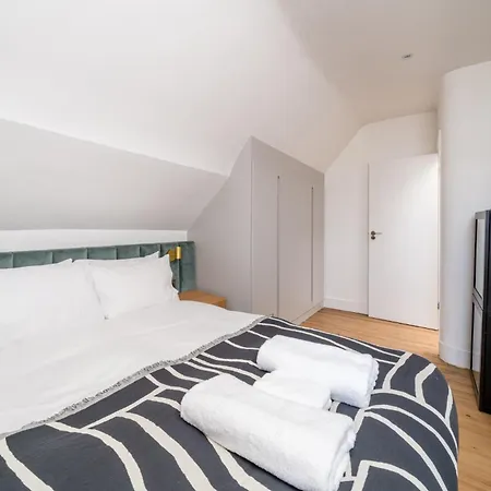 Boutique 2br With Roof Terrace Near Tube - West Kensington London