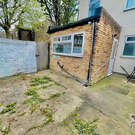 Apartment Plaistow Near Custom House Excel Free Parking