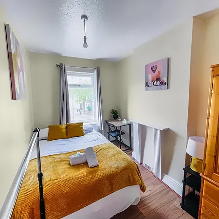 Plaistow Near Custom House Excel Free Parking Apartment London