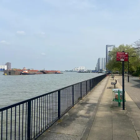 Homestay Listed Building Close To River Thames