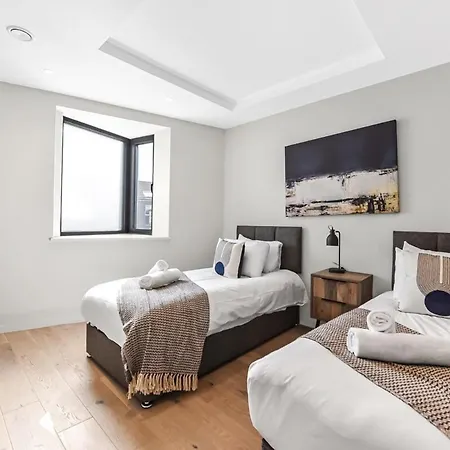 Sleek And Modern 4br Ultimate Getaway * London