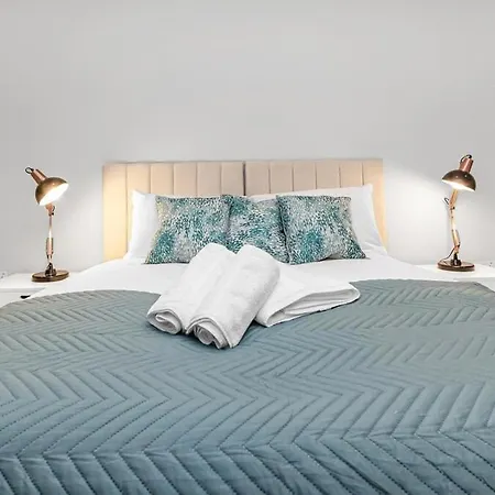 Upscale Modern Luxe Stunning 5br In London! *