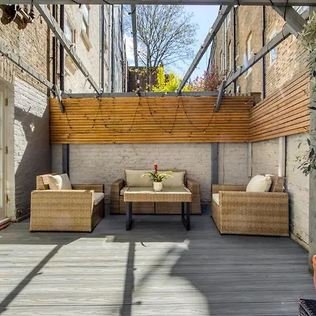 Chelsea Hideaway 2br Private Patio Appartement
