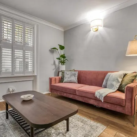 Chelsea Hideaway 2br Private Patio