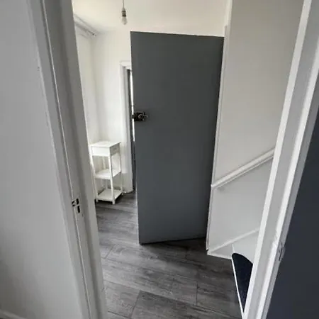 Flat In Shepherd's Bush * London