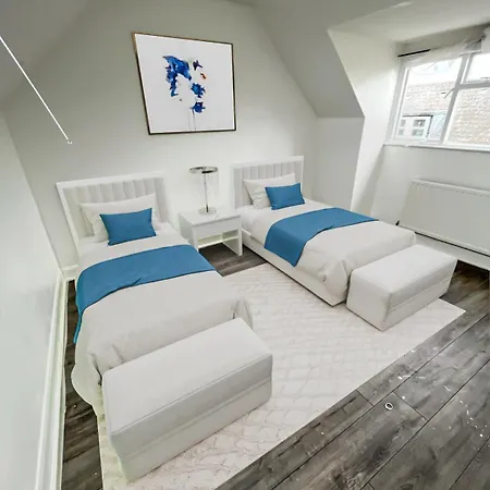 Flat In Shepherd's Bush London