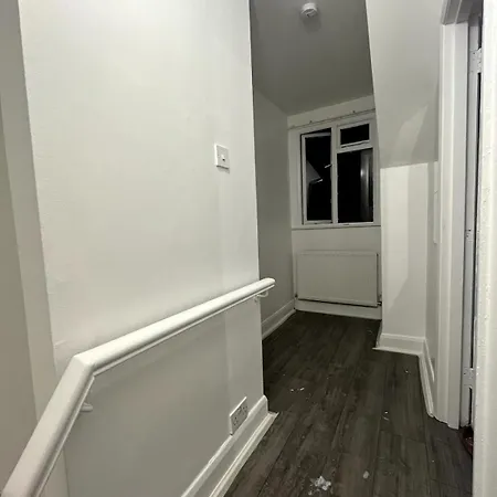 Flat In Shepherd's Bush * London
