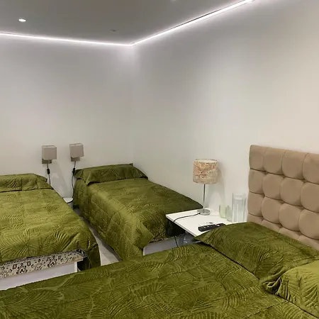 Panzió Air Conditioned Modern Double Bed Room With Private Attached Bathroom - Free Parking - Near London Heathrow Airport & Southall Broadway Southall