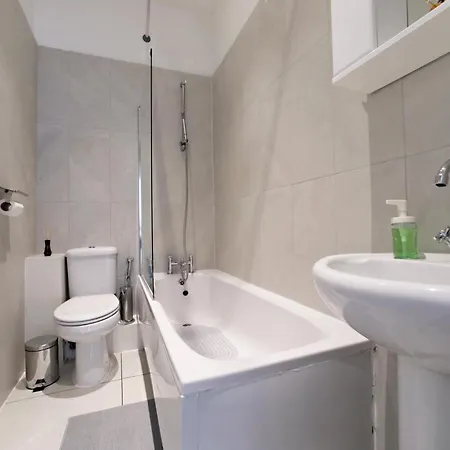 Paddington Modern Flat