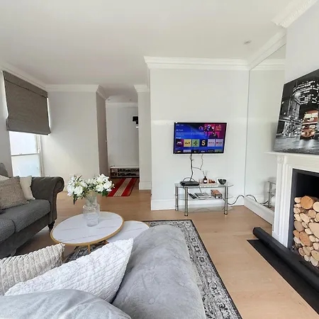 Spacious And Cosy 3brs 5f House In Heart Of Villa