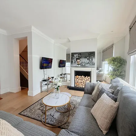 Spacious And Cosy 3brs 5f House In Heart Of Villa *