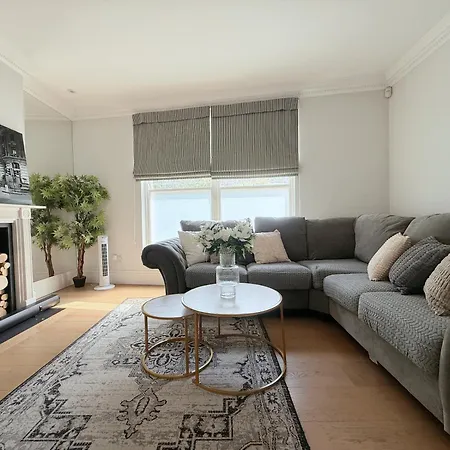 Spacious And Cosy 3brs 5f House In Heart Of * Londra