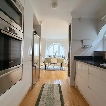 Villa Spacious And Cosy 3brs 5f House In Heart Of