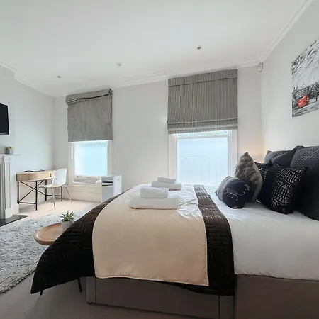 Spacious And Cosy 3brs 5f House In Heart Of Villa *