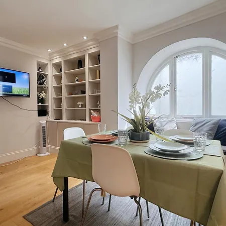 Spacious And Cosy 3brs 5f House In Heart Of *