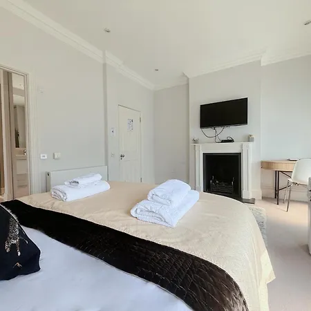 Spacious And Cosy 3brs 5f House In Heart Of Villa