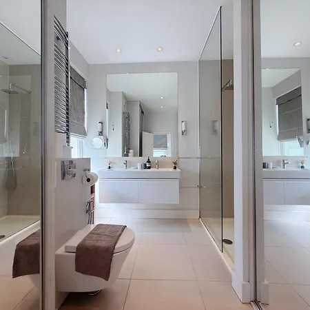 Villa Spacious And Cosy 3brs 5f House In Heart Of