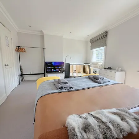 Spacious And Cosy 3brs 5f House In Heart Of Villa