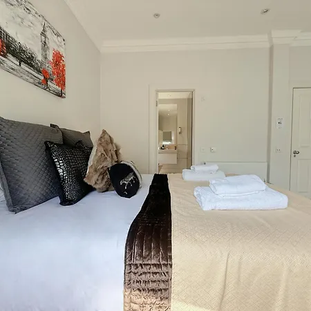 Spacious And Cosy 3brs 5f House In Heart Of Villa *